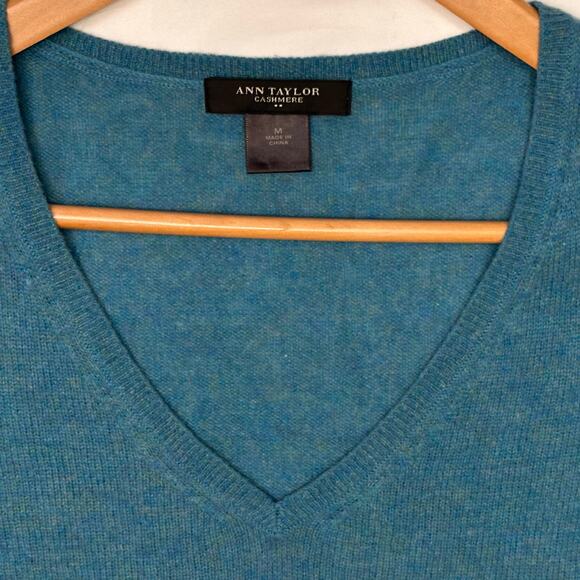 Ann Taylor Factory Aqua Cashmere V-neck Sweater Size Medium - Picture 5 of 5